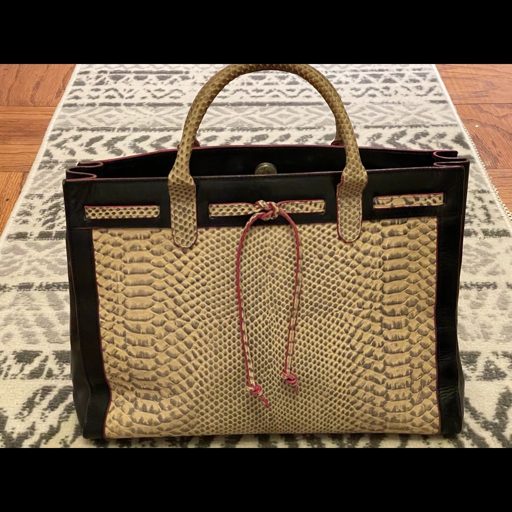 This is a beautiful leather purse. It is not real snake skin.